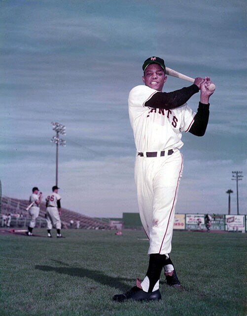 ウィリー・メイズ（1931～2024）。首位打者1回、本塁打王4回、盗塁王4回、MVP2回。走攻守を兼ね備えた伝説的プレイヤ―として語り継がれる名選手（写真：cGlobe　Photos／Globe　Photos　via　ZUMA　Wire／共同通信イメージズ）