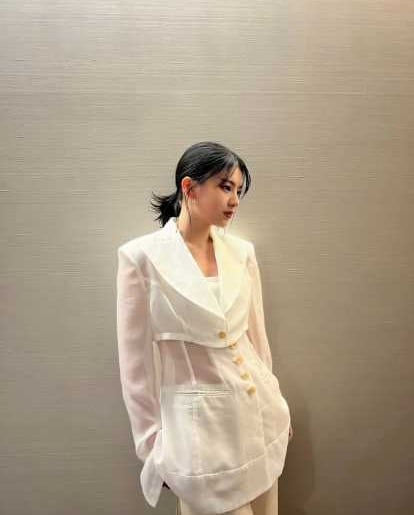 Instagram:出口夏希(@natsuki__deguchi__official)より