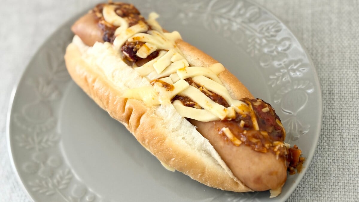 じんわり辛くてパリッとジューシー!【セブン】の温めて食べる調理パン