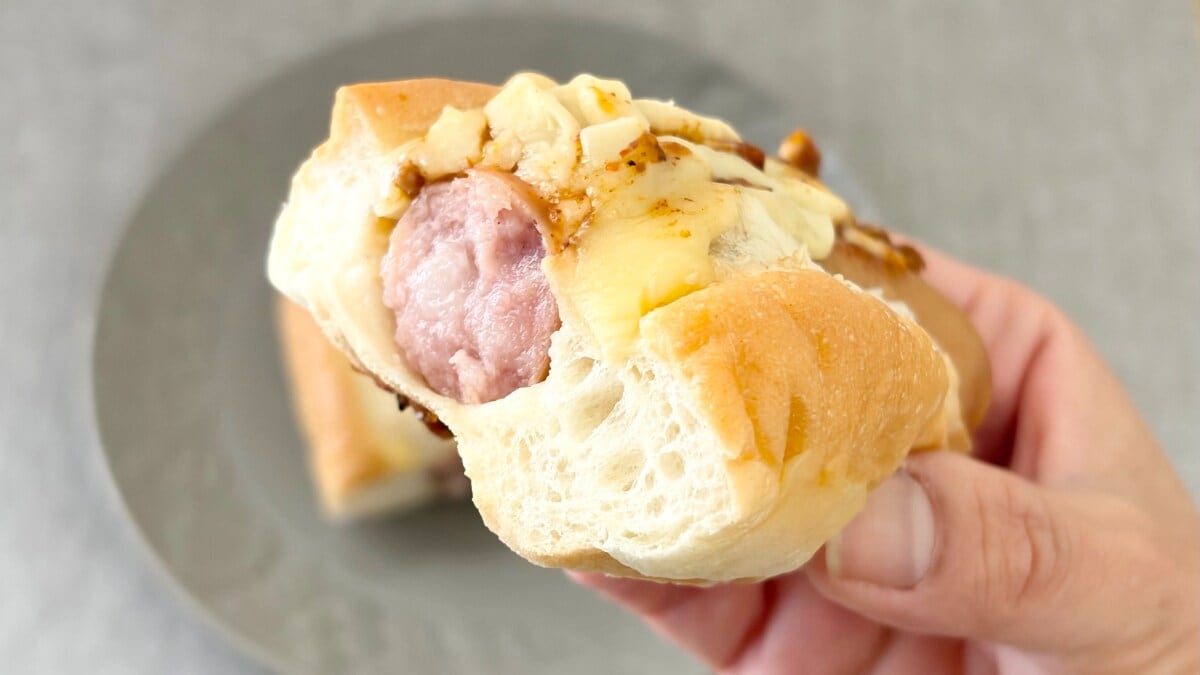 じんわり辛くてパリッとジューシー!【セブン】の温めて食べる調理パン