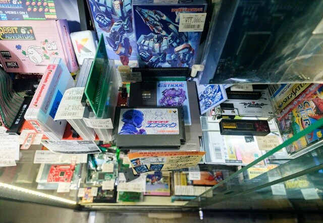 復刻版ソフトも人気で中古市場ではプレ値で販売されることも!