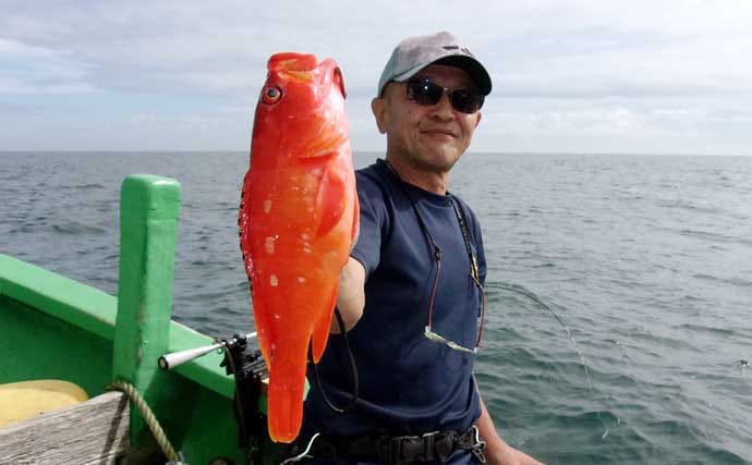 大原沖のマハタ釣りで2kg級良型を手中【千葉】船長のこまめなポイント移動が的中