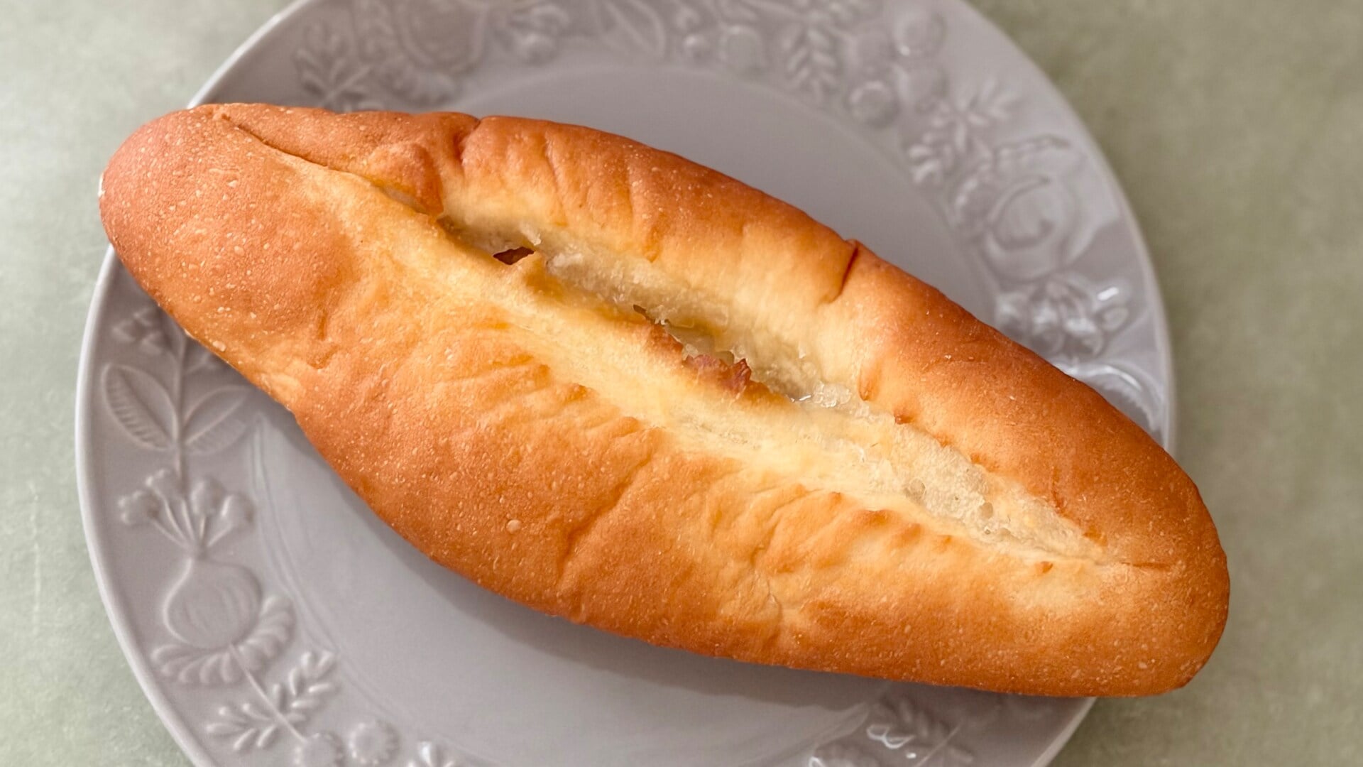 リベイク後は香ばしさとジュワッと感がアップ!【ローソン】の新作パン