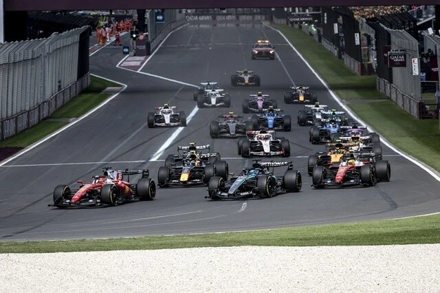 今シーズンの大きな見どころになっているのがスタート。フェラーリが毎戦、圧倒的な強さを発揮しているが、ミスをすると最後尾まで順位を大きく下げるというケースも見られる