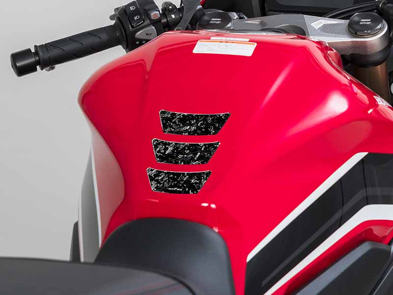 タナックスからフォージドカーボン柄の「タンクパッド9」が8/1発売! メイン