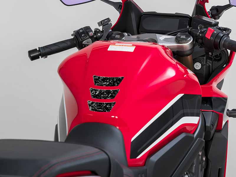 タナックスからフォージドカーボン柄の「タンクパッド9」が8/1発売! 記事3