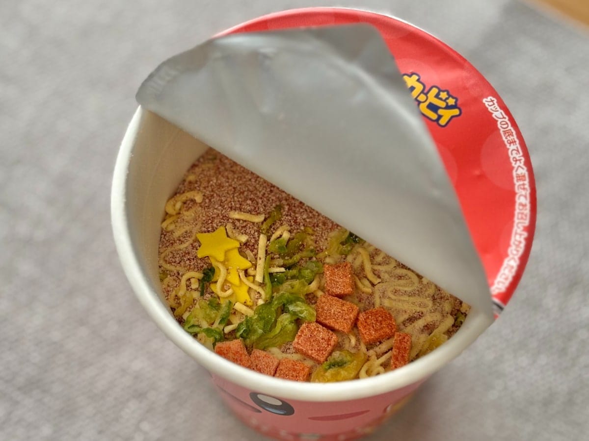 3店舗回ってようやく発見！【ファミマ】と人気キャラのコラボ麺の味は？