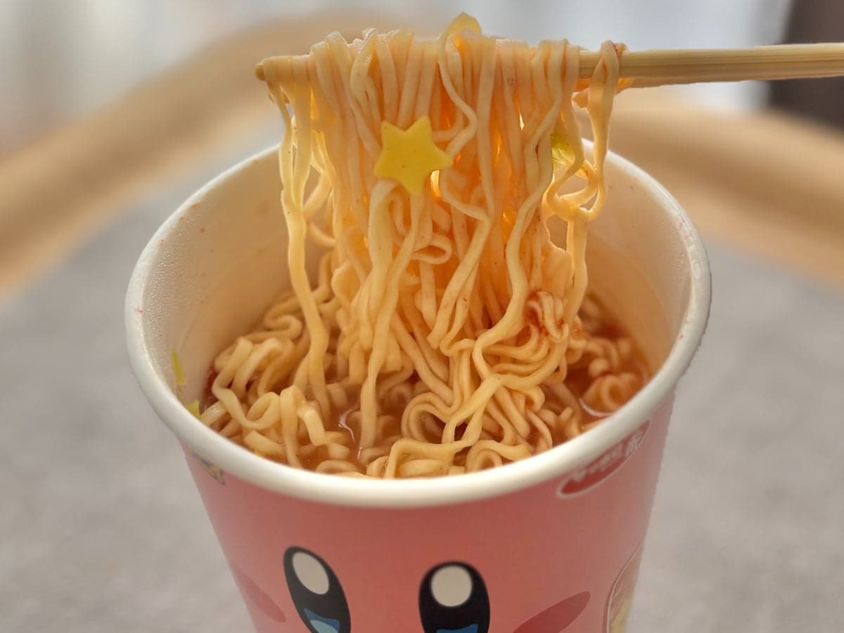 3店舗回ってようやく発見！【ファミマ】と人気キャラのコラボ麺の味は？