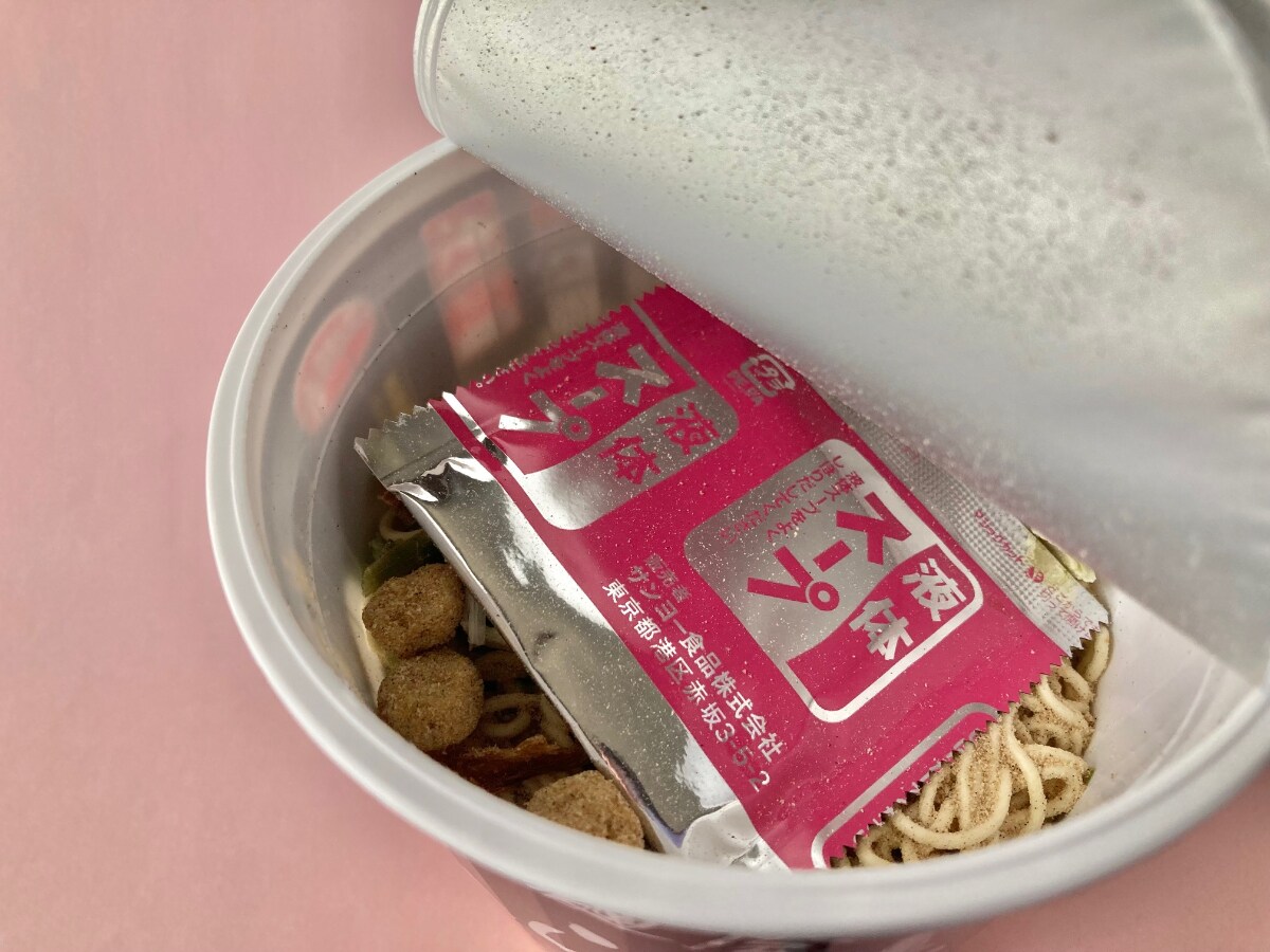 意外な味わいにビックリ!【セブン】東京三鷹の名店監修の醤油ラーメン