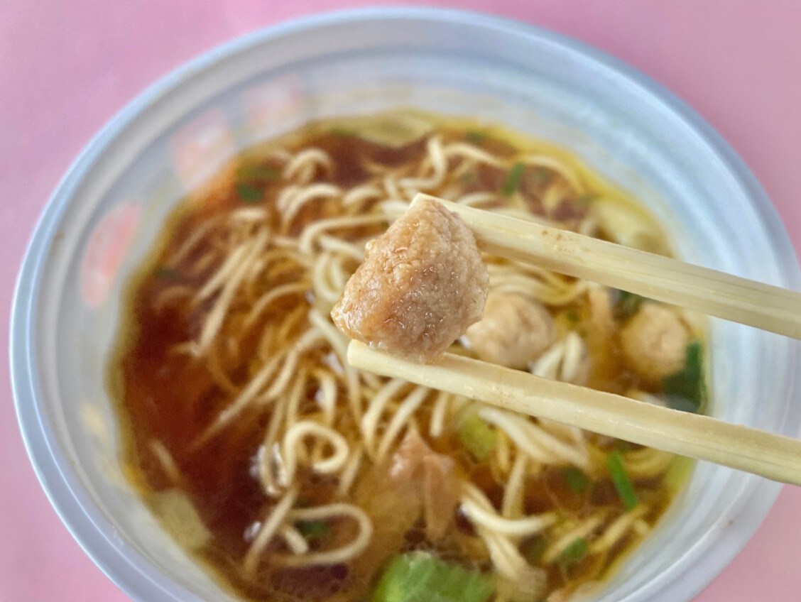 意外な味わいにビックリ!【セブン】東京三鷹の名店監修の醤油ラーメン