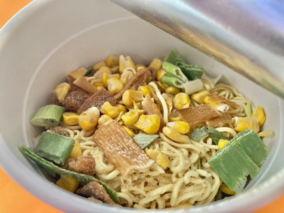 スープは絶品！コーンは賛否あり！？【ファミマ】函館の名店監修の塩ラーメン