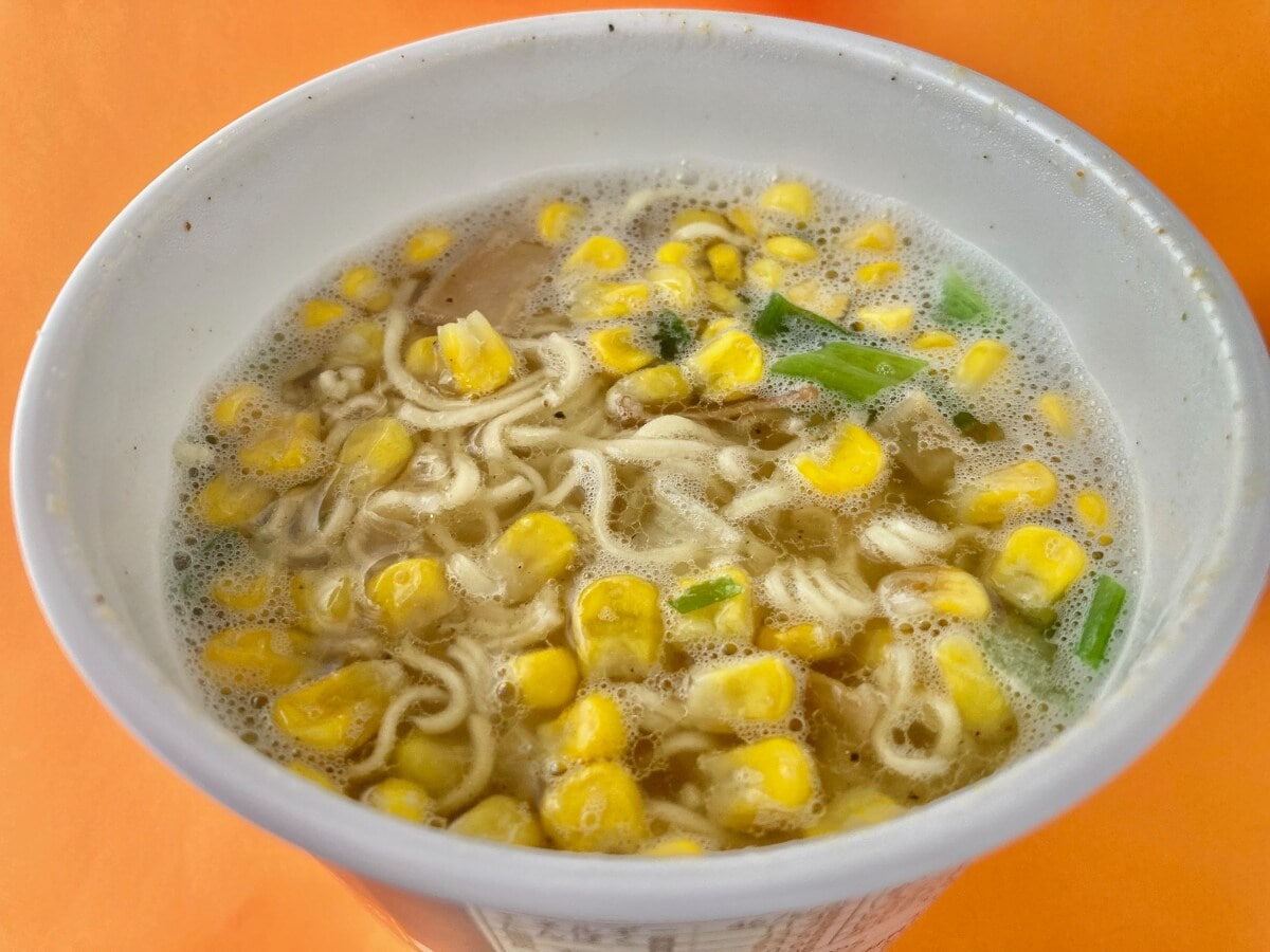 スープは絶品！コーンは賛否あり！？【ファミマ】函館の名店監修の塩ラーメン