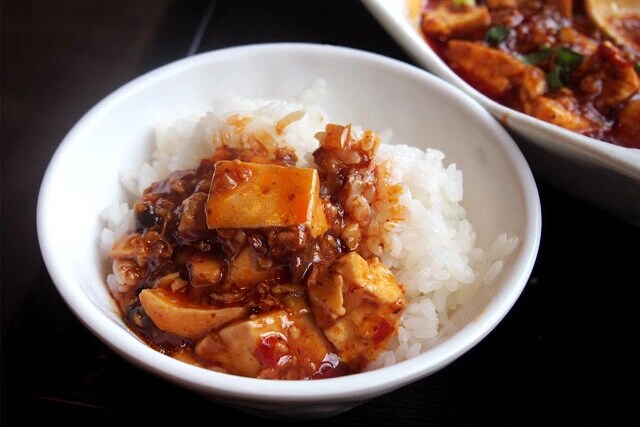 最後は麻婆丼に