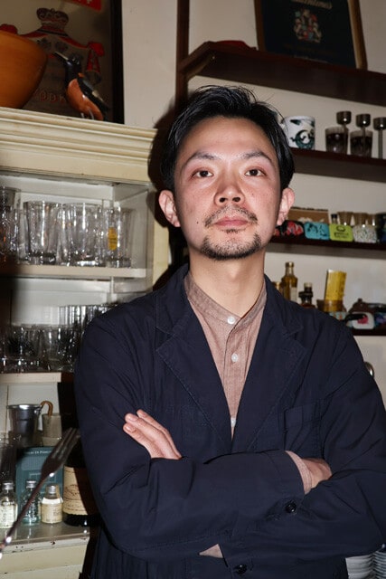 ジャズバー「ハナミズキノヘヤ」の店主・水原憲人さん。お店を父から受け継ぎ2代目を務める