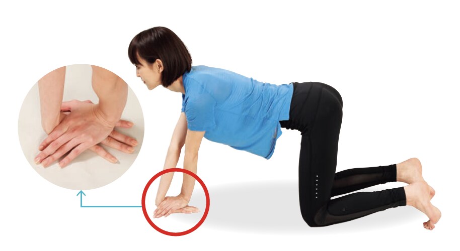 手首反らし・指反らし ストレッチ体操のやり方 手順1【背骨コンディショニング】