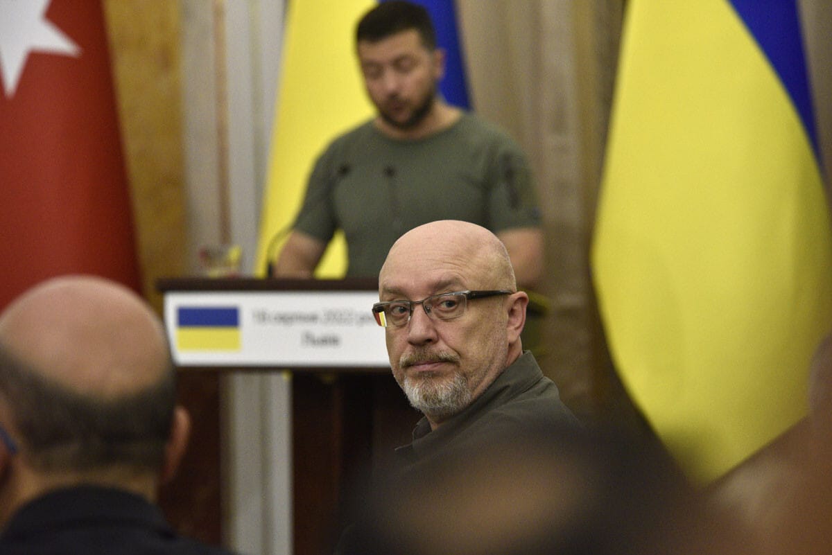 レズニコフ国防相。ゼレンスキー大統領の有能な右腕として、このふたりのコンビでウクライナの対露戦争の最高指揮を執り続けてきた（（C）Ukrinform／共同通信イメージズ）