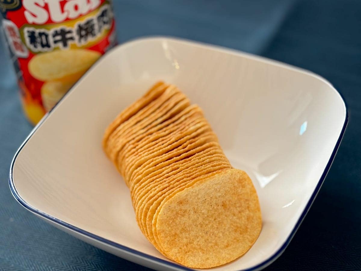 和牛の旨みが贅沢!【チップスター】の新作がずっと食べたくなる味だった