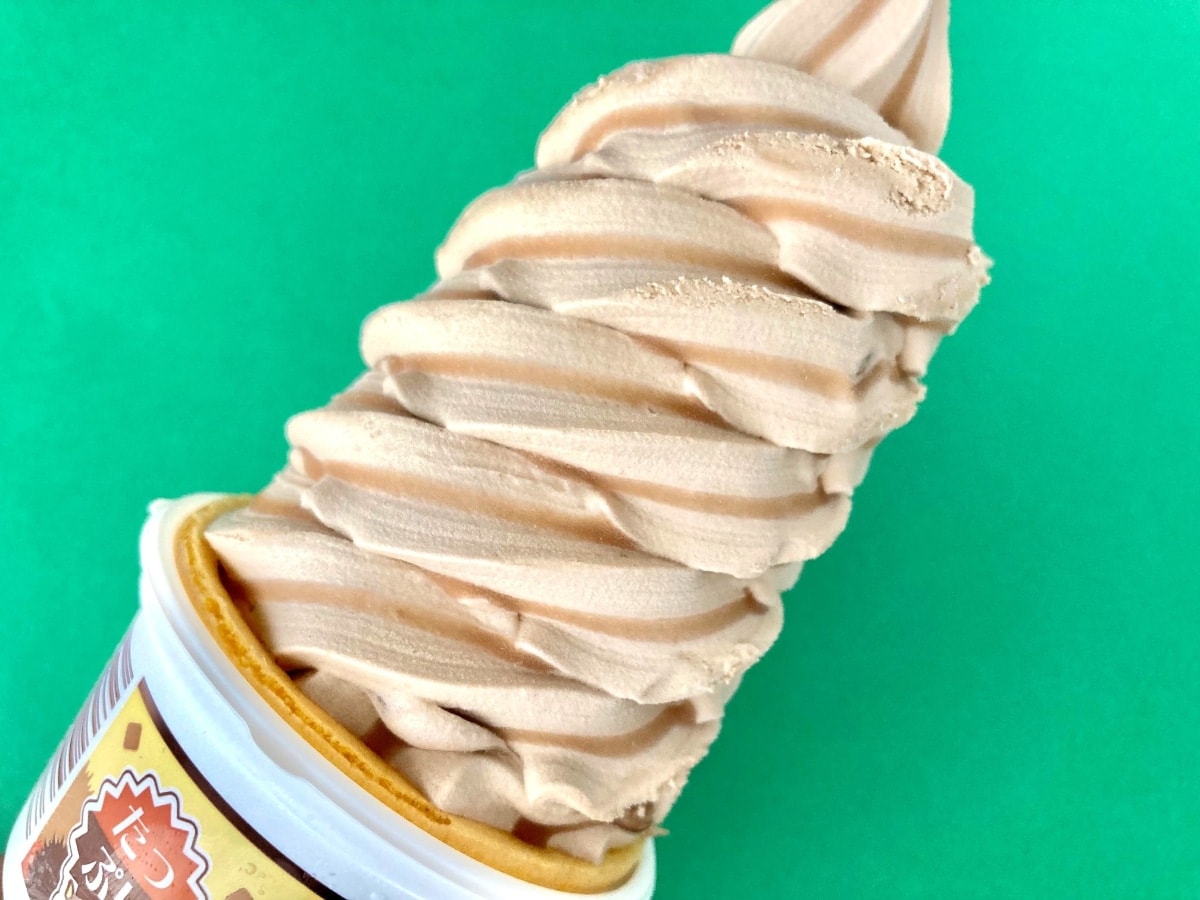 一瞬でぺろり!?シェアして食べる?【ファミマ】ビックリサイズのたっぷりソフト