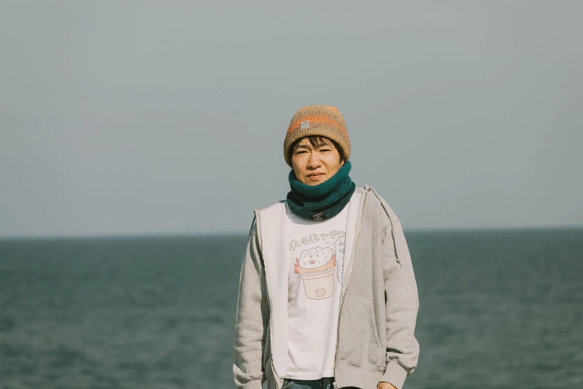 小田原ドラゴン（おだわら・どらごん）　1970年、兵庫県生まれ。『僕はスノーボードに行きたいのか？』でヤンマガ月間新人漫画賞奨励賞を受賞。『コギャル寿司』で第47回文藝春秋漫画賞受賞。代表作に『おやすみなさい。』、ドラマ化された『チェリーナイツ』『3本足のちょんぴー』など。最新作に『今夜は車内でおやすみなさい。』