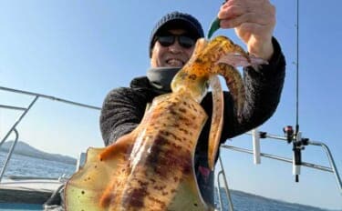 寒波後の伊万里湾ティップランで1.1kg頭に良型アオリイカ手中【佐賀】重めシンカーが奏功