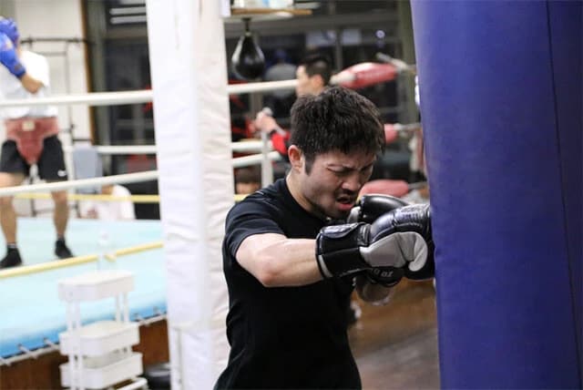 ユーリ阿久井は、拳四朗との激闘から1週間後にジムワークを再開した