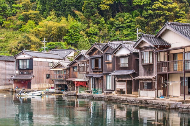 外国人観光客急増による地域住民への迷惑行為も報告されている京都府伊根町の集落