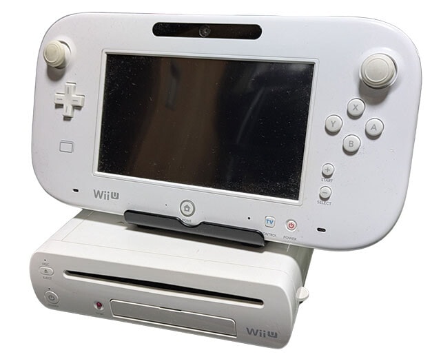 【2012年】（12月8日発売）Wii U《国内販売台数》334万台／任天堂初のHDMI端子を搭載したハード。タブレット型のコントローラー（ゲームパッド）は、従来の据え置きゲーム機の欠点だった「テレビをほかの誰かが占拠したら遊べなくなる」という課題に対するひとつのアンサーだ