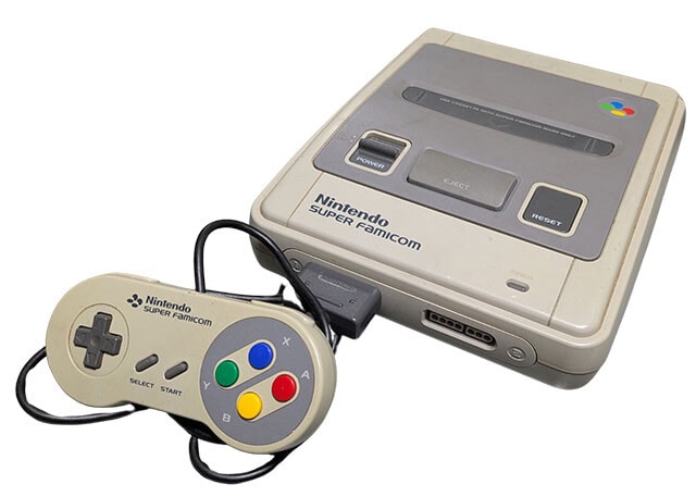 【1990年】（11月21日発売）スーパーファミコン《国内販売台数》1717万台／発売後、瞬く間に日本の市場を席巻したハード。衛星通信でゲームをダウンロードできる「サテラビュー」やゲームボーイをテレビの画面で遊ぶ「スーパーゲームボーイ」など最先端のゲーム体験を提供した