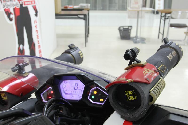 バイク王、開運戦士ブレイバーンに“戦術車両”として特別仕様のホンダNM4を提供!