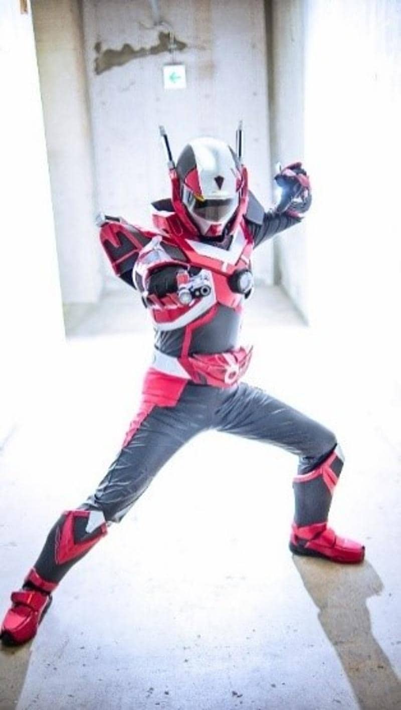 バイク王、開運戦士ブレイバーンに“戦術車両”として特別仕様のホンダNM4を提供!