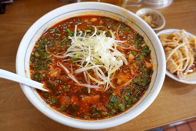 「ニラそば 5辛」（670円＋100円）