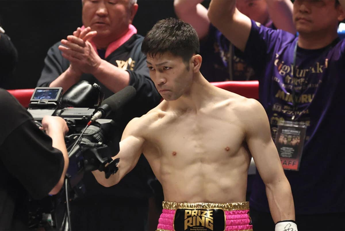 試合前、「ラスボス」拳四朗に視線を向けるユーリ阿久井（撮影／北川直樹）