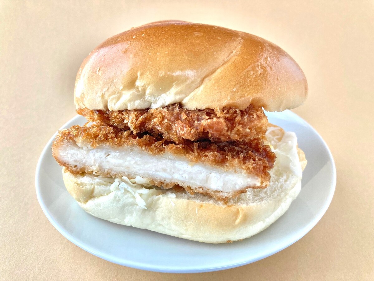 2枚のチキンカツがたまらない！！【ローソン】食べ応えMAX！まちがど厨房の新メニュー