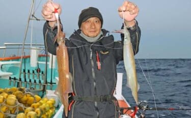 船ヤリイカ釣りで40cm級ダブル連発!【茨城・波崎】多点掛けで数釣り気配