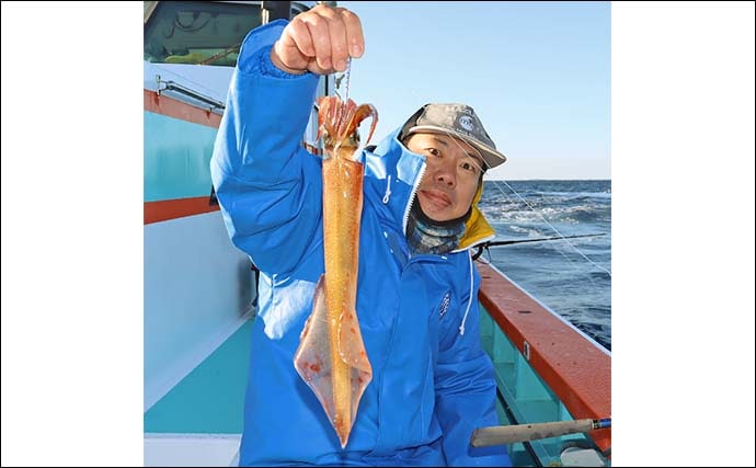 船ヤリイカ釣りで40cm級ダブル連発！【茨城・波崎】多点掛けで数釣り気配