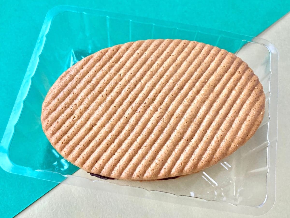 「硬くてバキバキ食べた!」「通年販売してほしい!」【ファミマ】ありえんほど美味しいチョコサンド