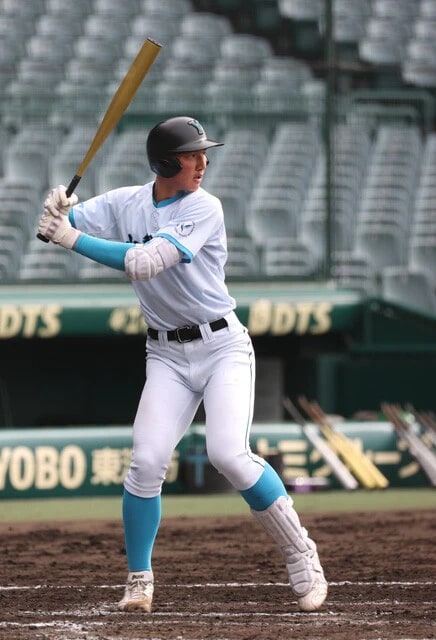 菰田陽生（山梨学院）　身長194cm、体重100kgの巨躯で投打共に高いポテンシャルを秘めた二刀流