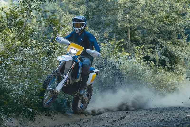 【ハスクバーナ・モーターサイクルズ】エンデューロ競技の活性化へ「ライダーサポートプログラム」を開始/選出ライダーに車両を無償貸与 記事1