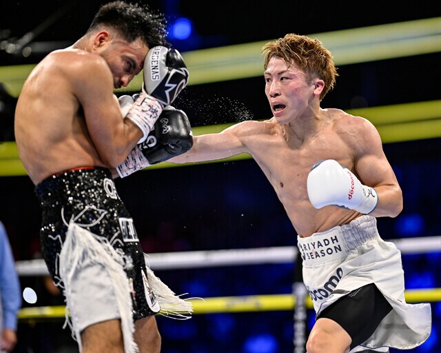 WBA1位の挑戦者、カルデナス（左）を8回TKOで下した井上（右）。キャリア30勝目を挙げた