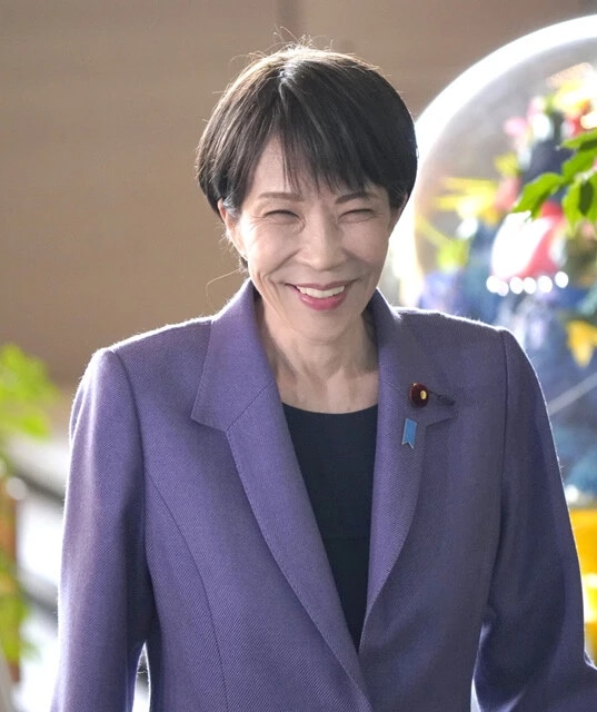 カタログギフトを配布した高市首相