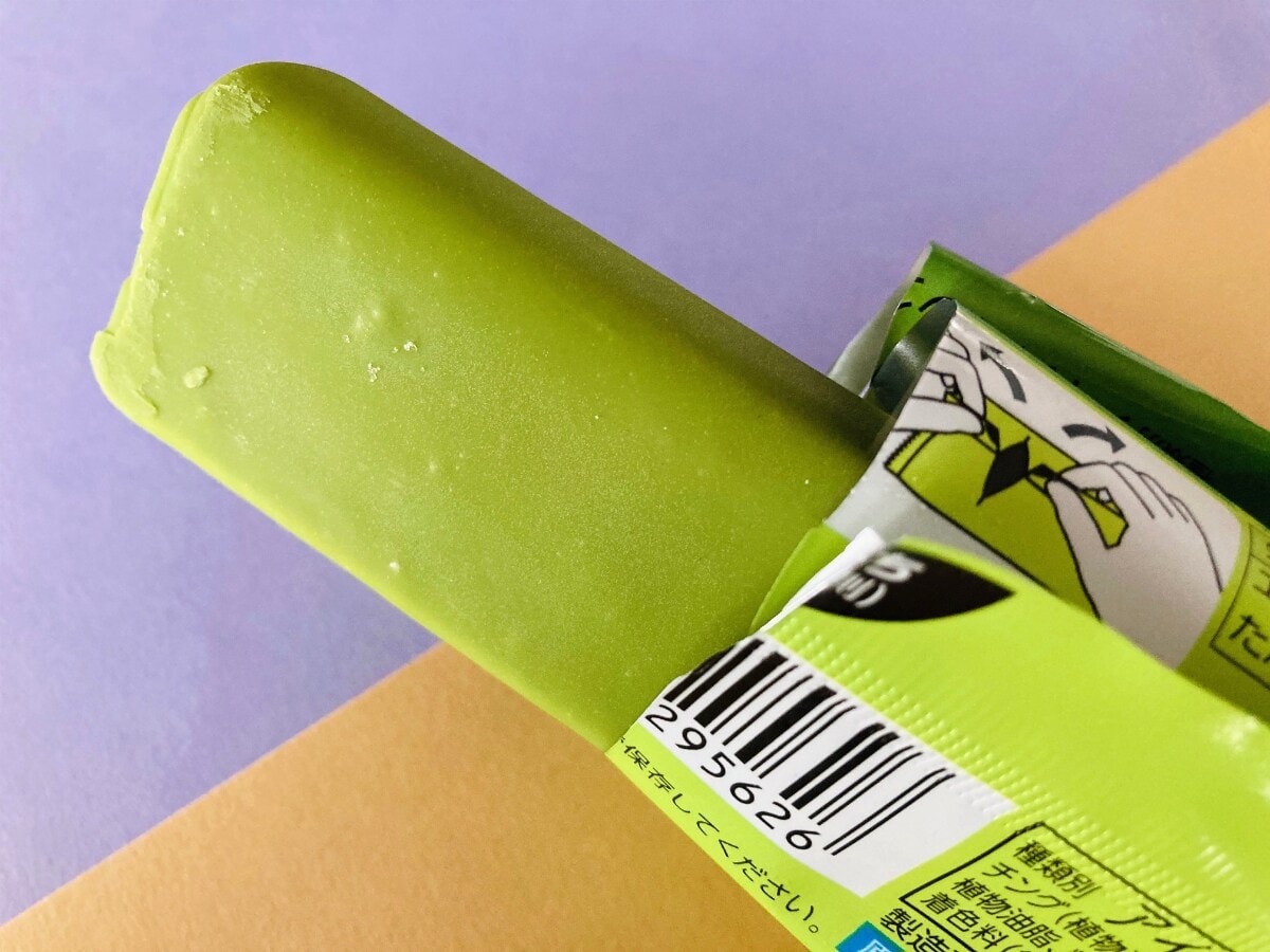 「すごく美味しかった！」「クッキーの塩味が好印象！」【セブン】「ガーナチョコクッキーサンド 抹茶」