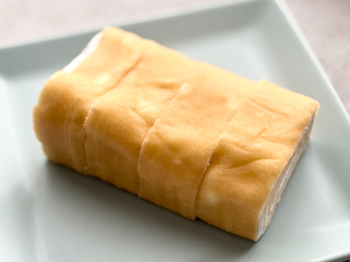 クリーム好きは要チェック！【セブン】一口サイズのスイーツを食べてみた