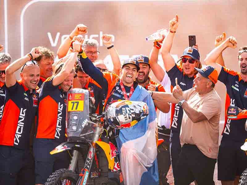 【KTM】ルシアーノ・ベナビデスがダカール初優勝！ 2秒差の激闘を制し KTM が通算21勝目 記事2