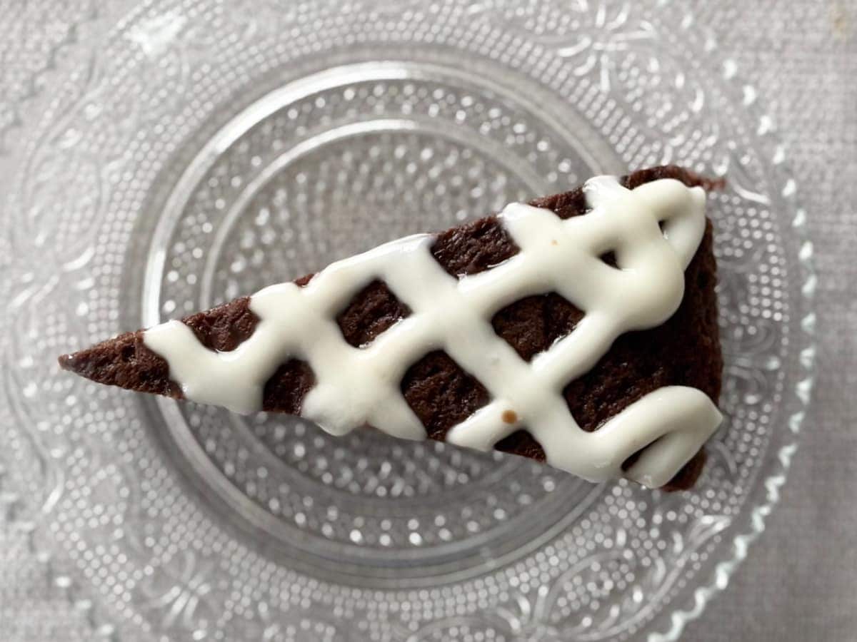 「最高」「やみつきになる」【ファミマ】のチョコケーキはひと味違うぞ