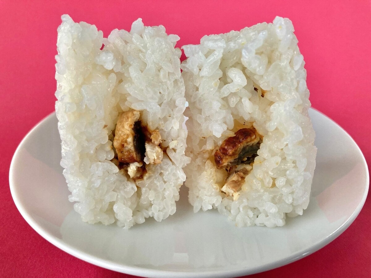 タレの味わい・山椒の香りがGOOD！【セブン】うなぎの蒲焼が入った「こだわりおむすび」