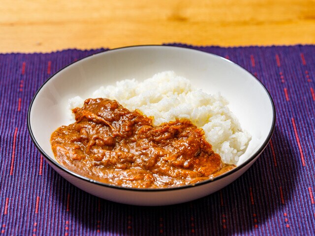 神田カレーグランプリ 欧風カレー ボンディ チーズカレー　圧倒的なチーズの存在感にビーフのコクとスパイスが絡み、濃厚なうまみの塊となってドババッと押し寄せる。令和のレトルトカレーのすごみを実感できます！（エスビー食品／365円）