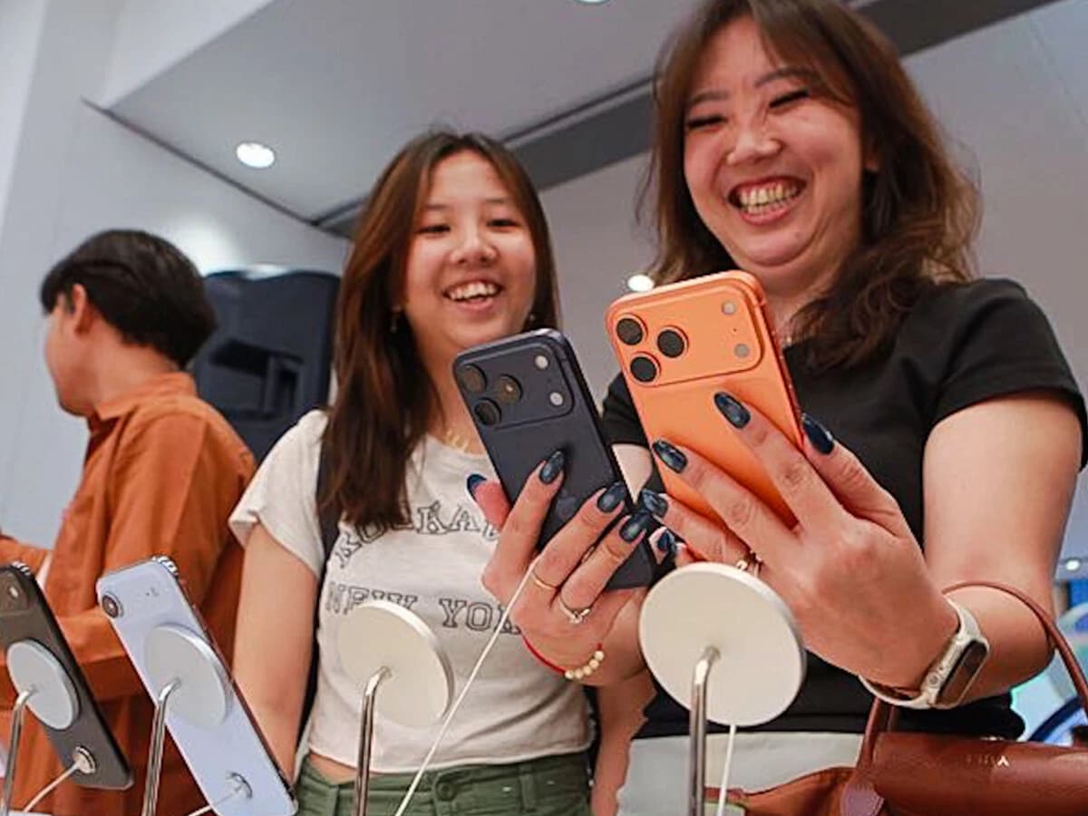 海外で大ヒット中のiPhone 17シリーズ。日本では高価格がネックで販売不振だが、さらなるピンチも!?