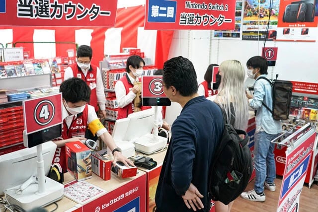 家電量販店では抽選に当選した人にだけSwitch 2の販売が行なわれ、転売対策が講じられた