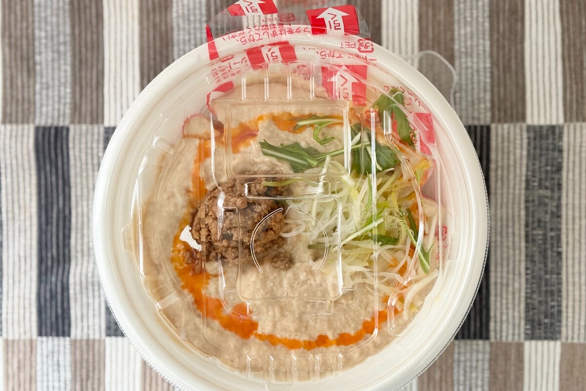 「思わずニンマリ」「まろやかで優しい味」【ファミマ】のピリ辛うどん