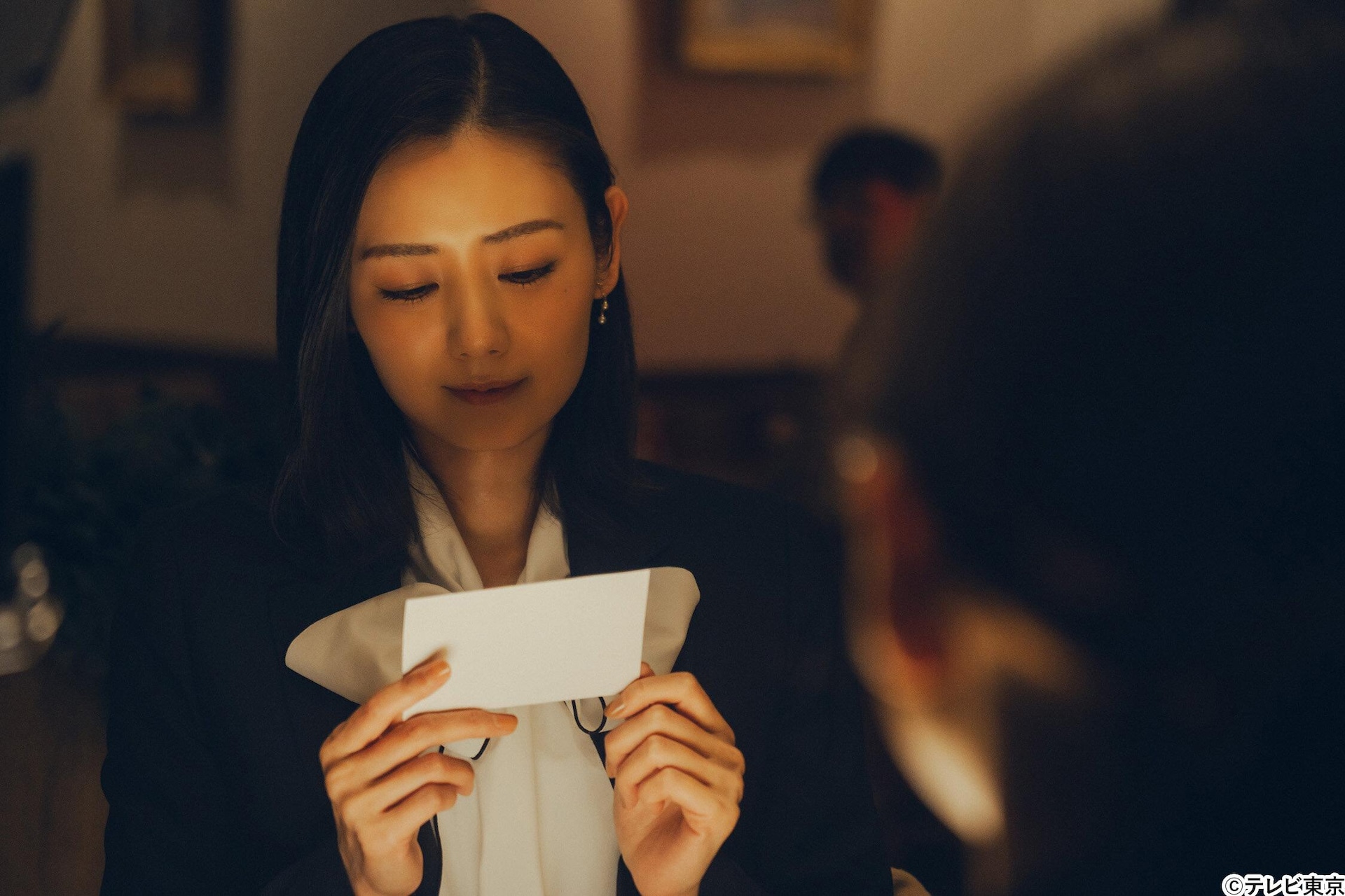 仕事から帰ってきた不倫夫に久しぶりにキスをされかけた妻は、咄嗟に拒んでしまい…